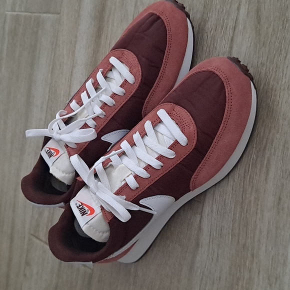nike tailwind 79 burgundy